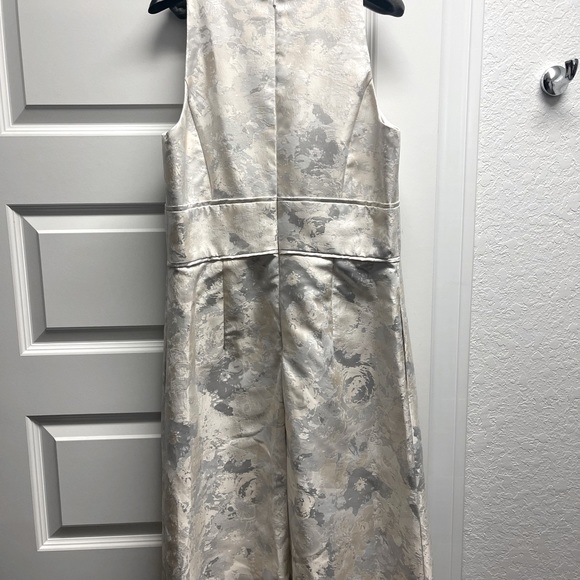 Beautiful gown! - Picture 3 of 6